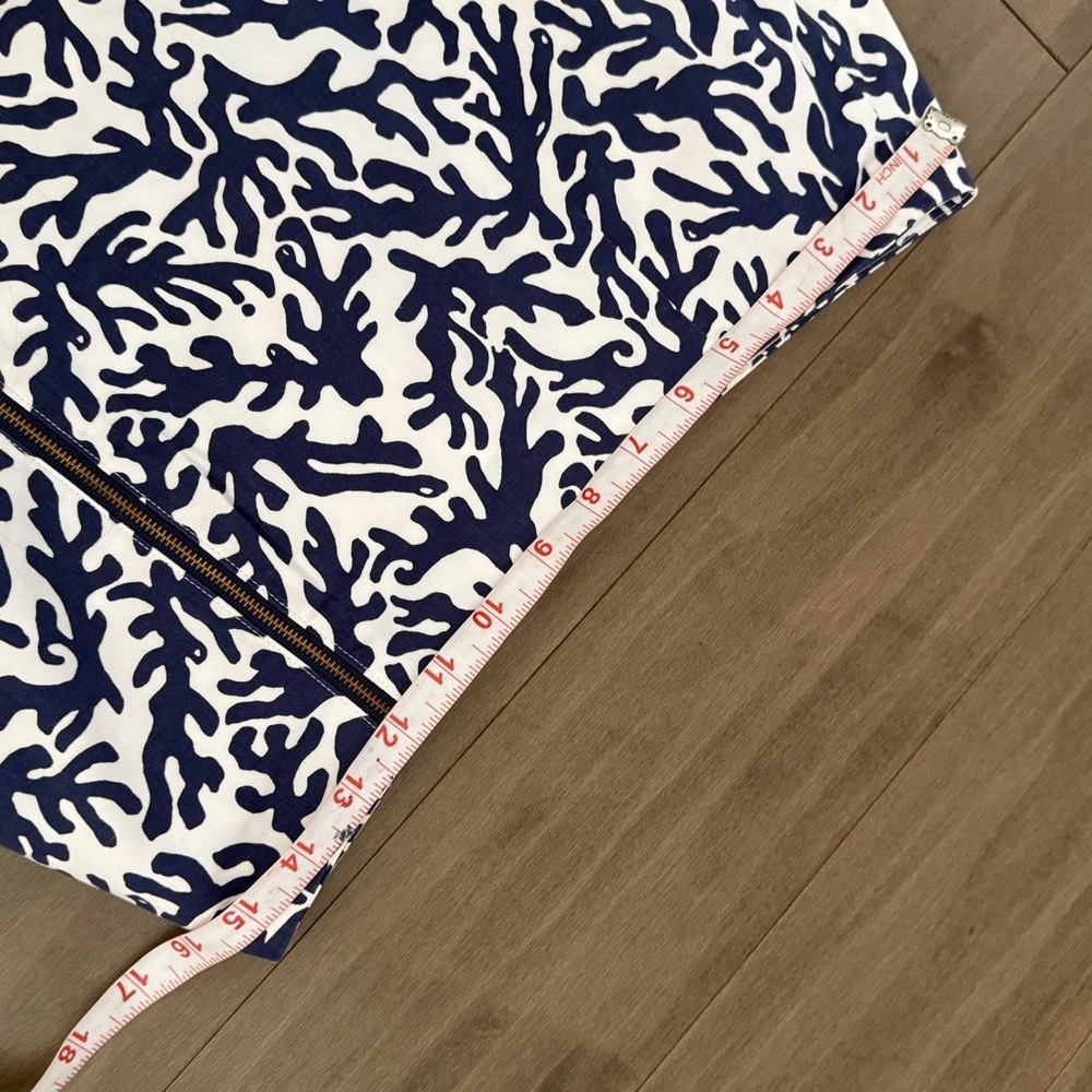Lilly Pulitzer Auden Treasure Navy and White Patterned Skort Skirt - Picture 2 of 7